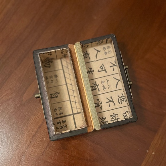 Small Gold & Red Chinese Wood Box - Picture 4 of 4